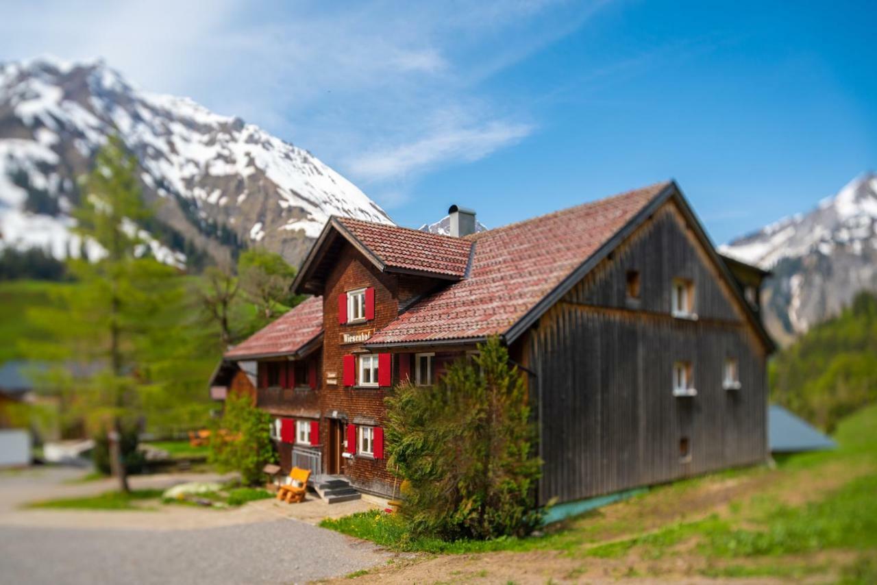 Bergwelt-M - Scheunencamping Schröcken エクステリア 写真