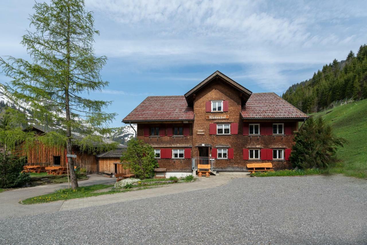Bergwelt-M - Scheunencamping Schröcken エクステリア 写真